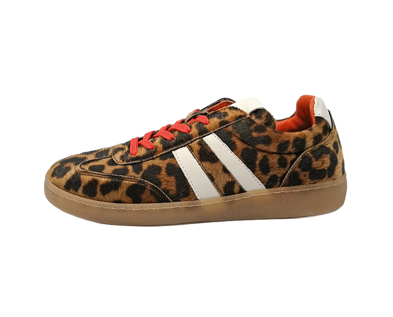 Latika Sneaker